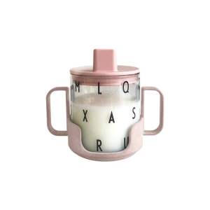 Růžový dětský hrnek Design Letters Grow With Your Cup