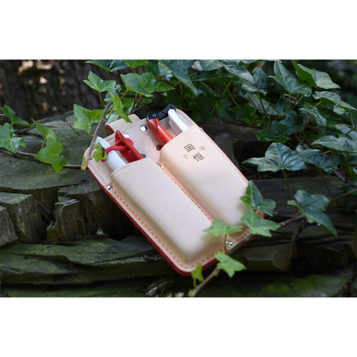 Okatsune 109 - dvojité kožené pouzdro pro nůžky a nářadí - Obrázek 2