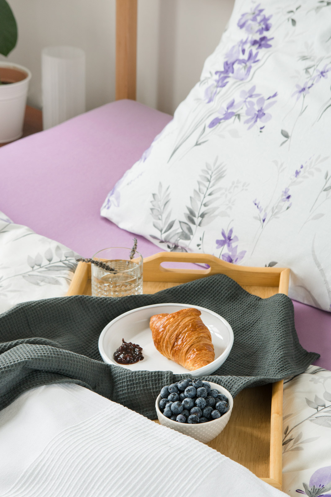 PovlečemeVás Luxusní bavlněné JERSEY prostěradlo s lycrou 160x200 cm - fialová - Obrázek 2