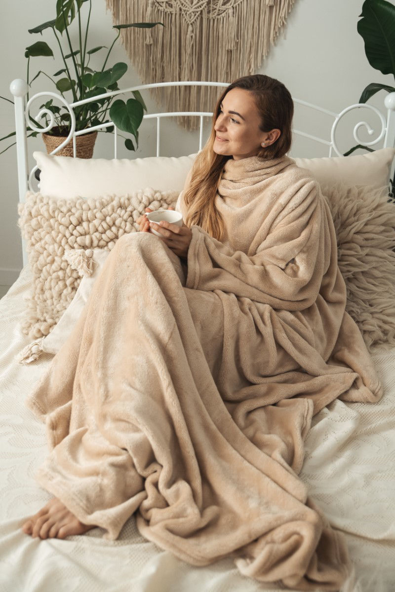 Matex Deka mikroplyšová s rukávy 150×210 cm – béžová Matex Deka mikroplyšová s rukávy 150×210 cm – béžová