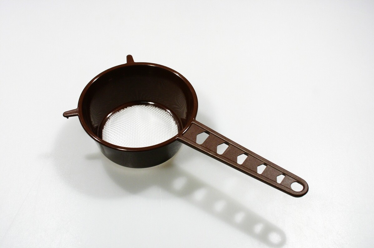 TVAR – Cedník 12cm různé barvy TVAR – Cedník 12cm různé barvy