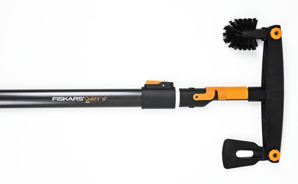 Čistič okapů + teleskopická násada Fiskars QuikFit 1001425 Čistič okapů + teleskopická násada Fiskars QuikFit 1001425