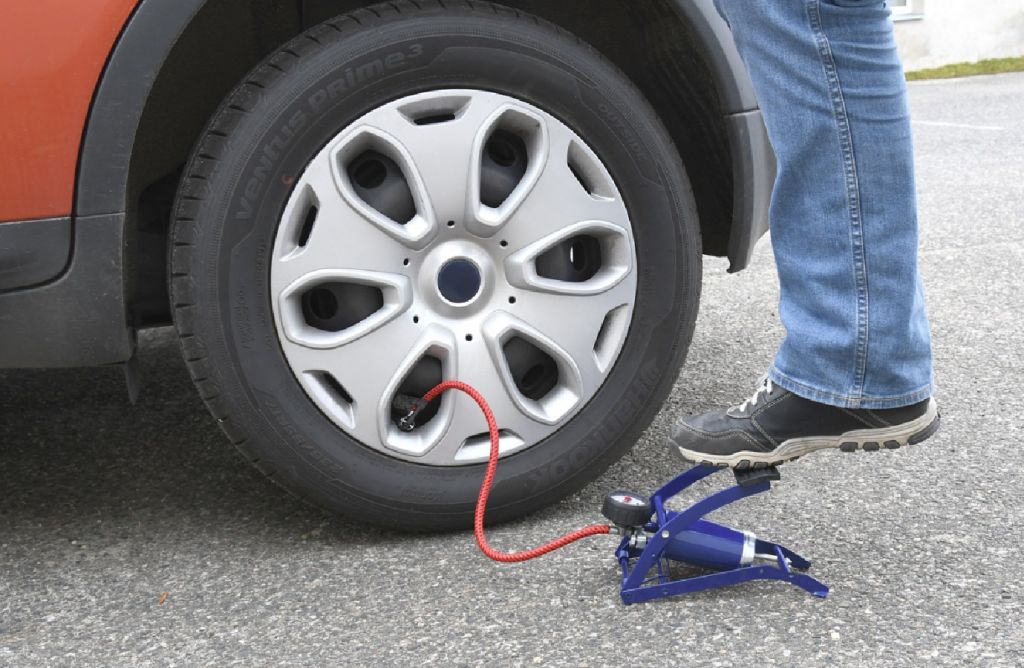 Compass Hustilka nožní s manometrem jednopístová - Obrázek 2