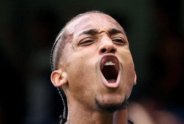 João Pedro and Fernández hearth Chelsea to win in opposition to Fulham after VAR drama | Premier League João Pedro and Fernández hearth Chelsea to win in opposition to Fulham after VAR drama | Premier League