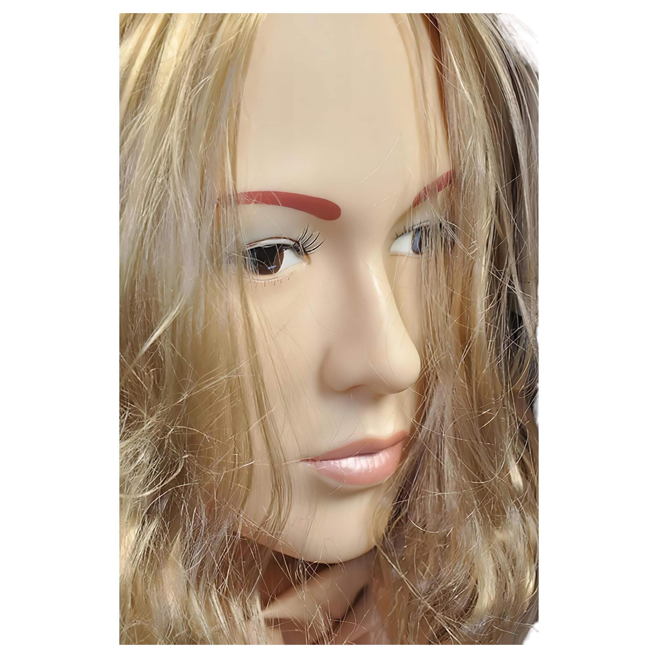 Antonya Vidra – guminő félig felhúzott lábbal