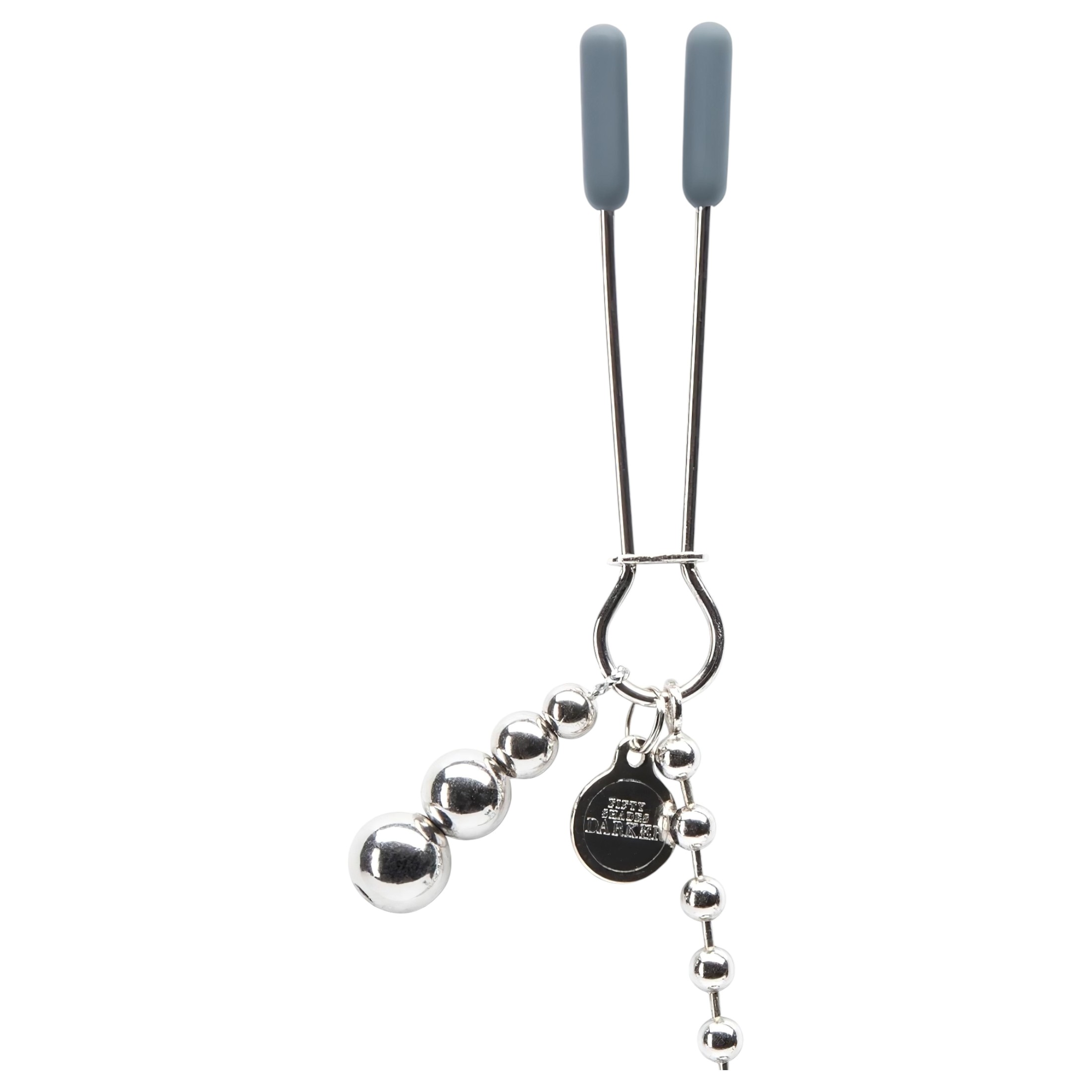 A sötét ötven árnyalata – At my merci csipesz lánccal