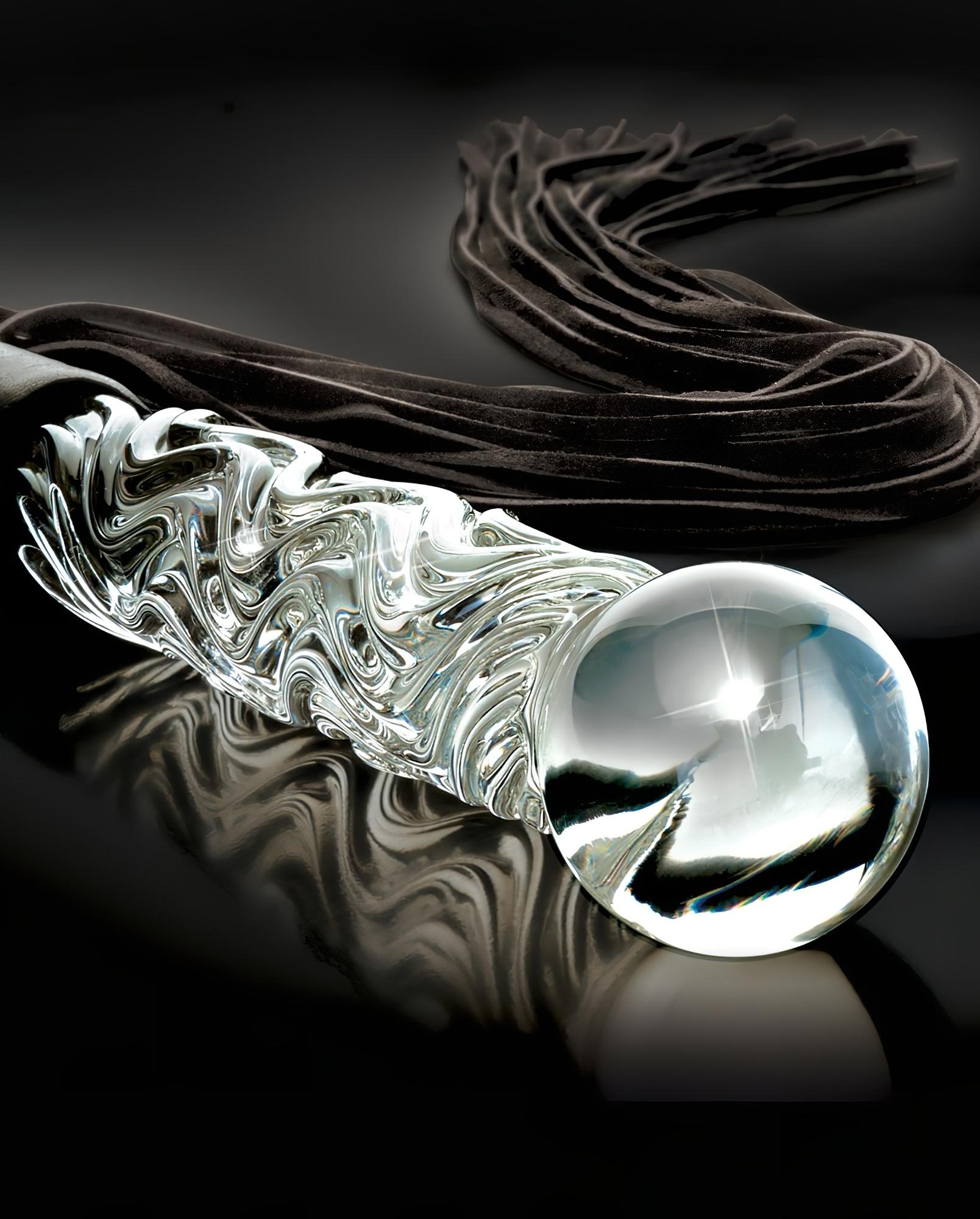 Icicles No. 38 – bőr korbács és üveg dildó (átlátszó-fekete)