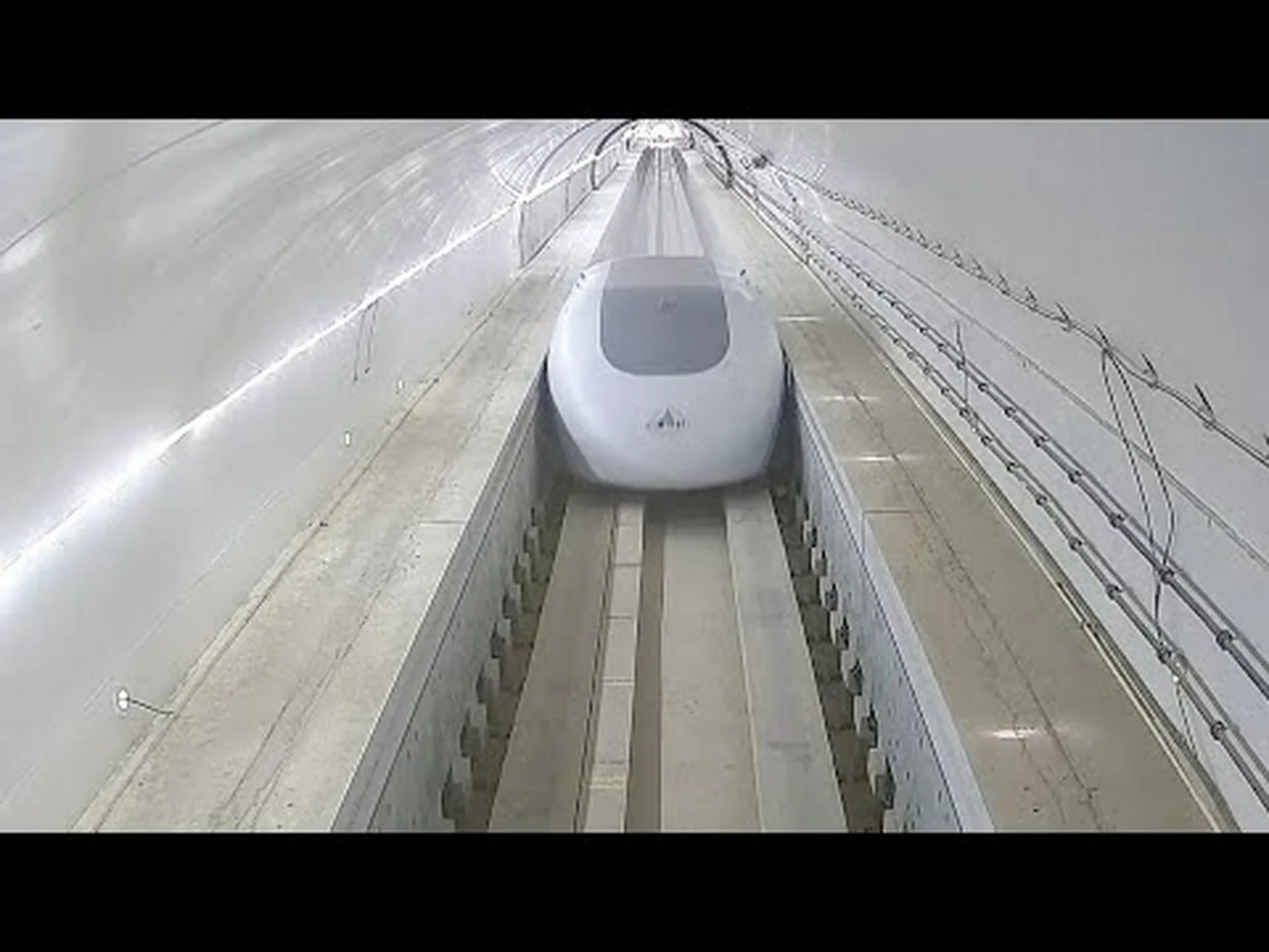 地球最速の列車、時速 290 マイルの中国の空中浮遊旅客線を発見 地球最速の列車、時速 290 マイルの中国の空中浮遊旅客線を発見