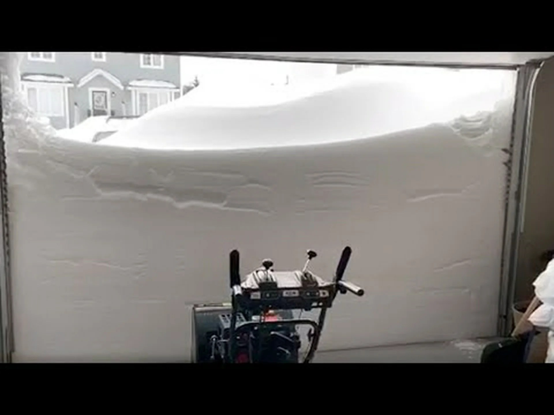 カナダを吹き飛ばす史上最大の10月の吹雪を発見 カナダを吹き飛ばす史上最大の10月の吹雪を発見