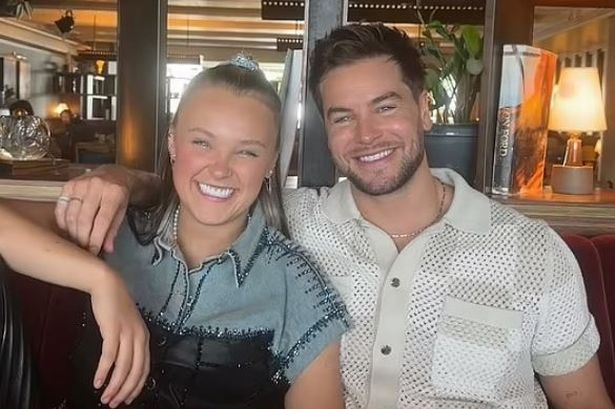 BREAKING: JoJo Siwa addresses weird Chris Hughes being pregnant rumours after fan hypothesis BREAKING: JoJo Siwa addresses weird Chris Hughes being pregnant rumours after fan hypothesis