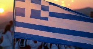 Ψηλά η σημαία μας!  Περήφανη κ ελεύθερη!. Ψηλά η σημαία μας!  Περήφανη κ ελεύθερη!.