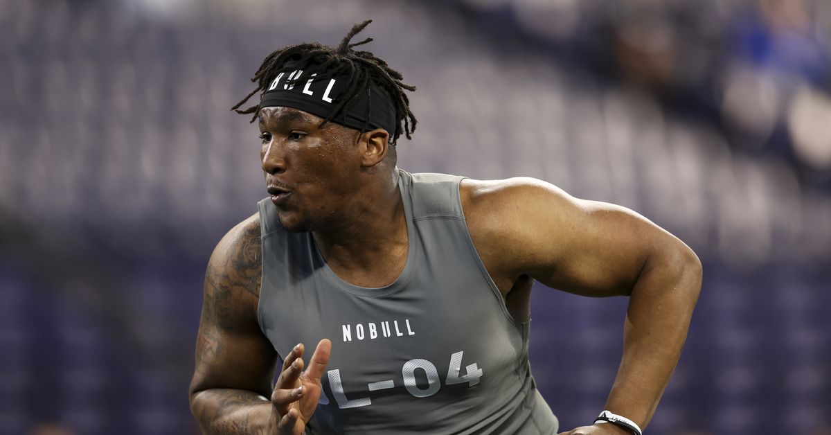 Browns are given a versatile Oregon defensive lineman in the latest NFL mock draft. Browns are given a versatile Oregon defensive lineman in the latest NFL mock draft.