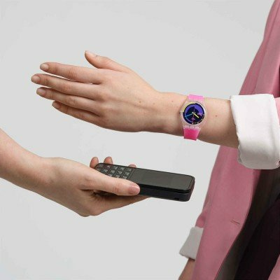 Swatch Originals Medium (34mm) SO28K112-5300 Swatch Neon Pink Podium Pay! Uhr – Bild 3