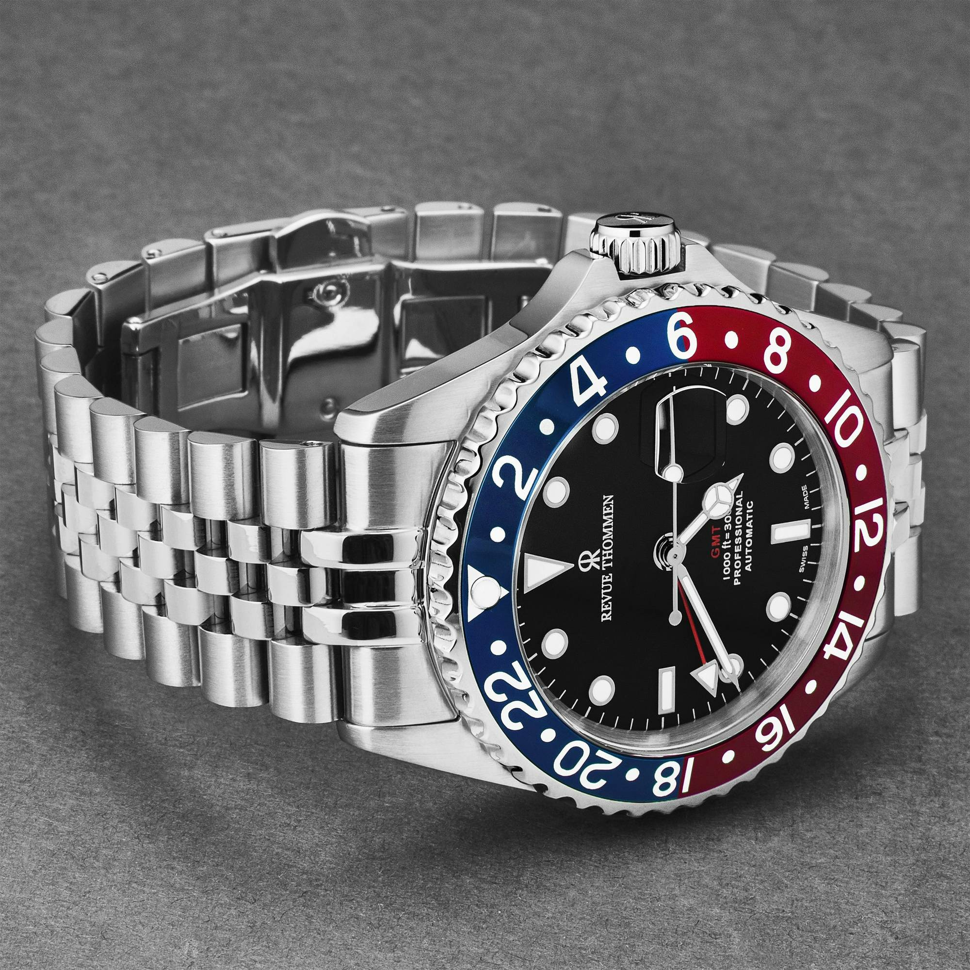 Revue Thommen Armbanduhr Automatic Diver%27 GMT Black Dial Blue and Red Armband E... Revue Thommen Armbanduhr Automatic Diver%27 GMT Black Dial Blue and Red Armband E...