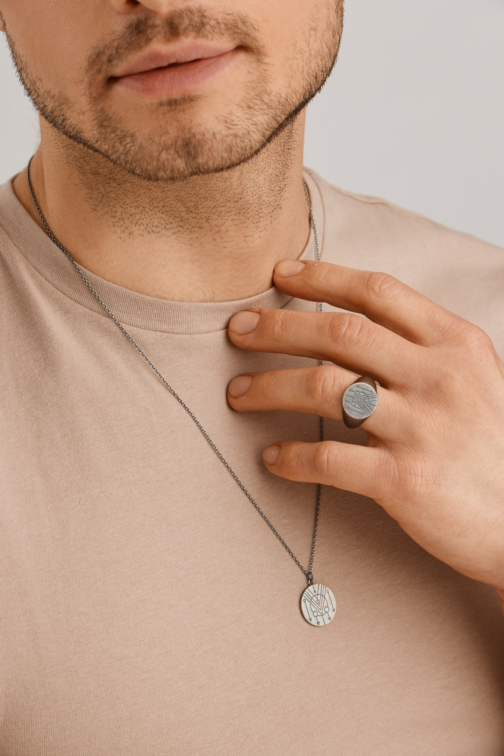 Anhänger mit Kette 925/- Silber matt rund oxidiert Tattoo Motiv 41185156759646