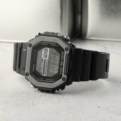 Casio Collection MWD-110HB-1BVEF Metal Covered Square Digital Uhr Casio Collection MWD-110HB-1BVEF Metal Covered Square Digital Uhr