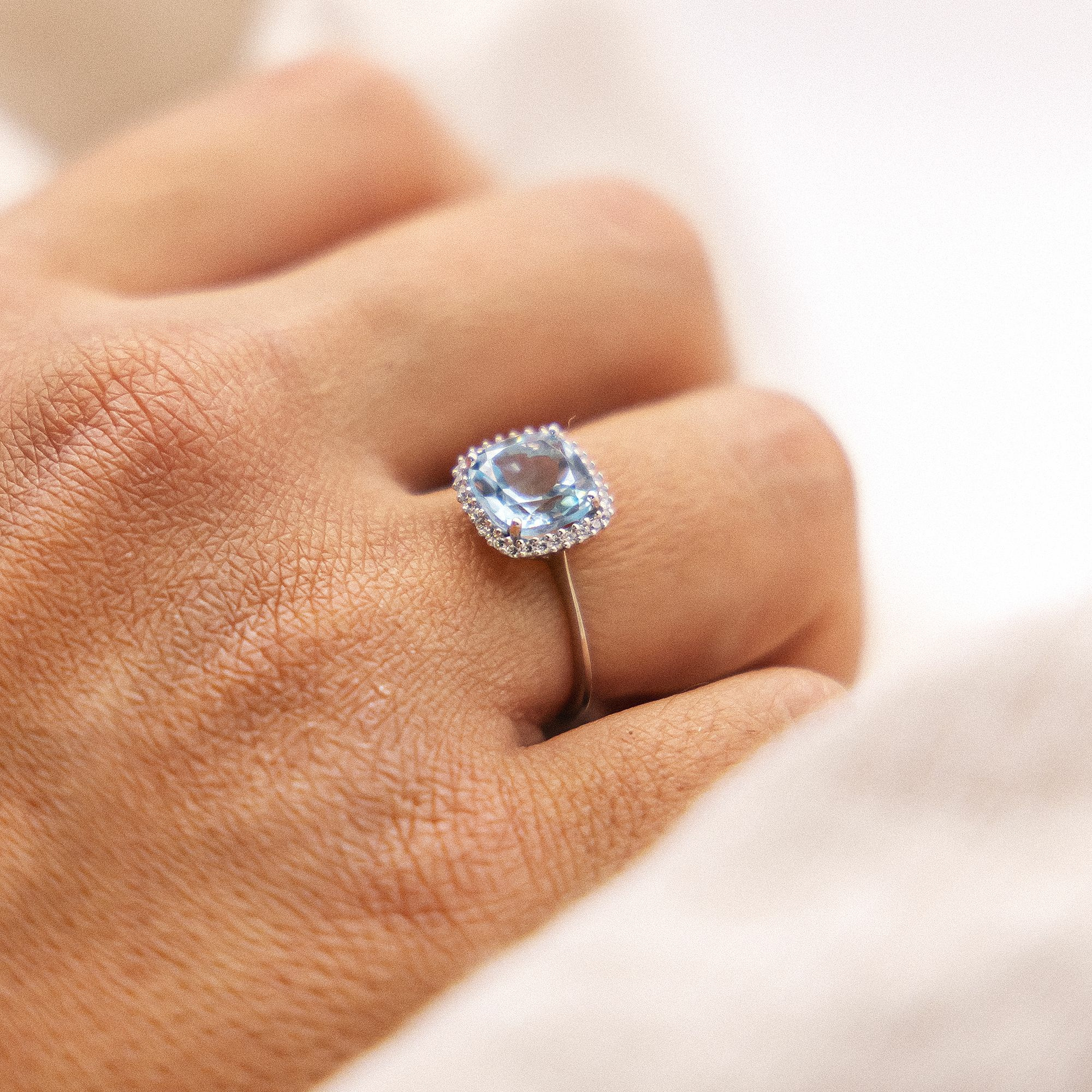 Fascination by Ellen K. 375 Weißgold mit Blautopas (beh.) und Zirkonia weiß Ring... – Bild 2