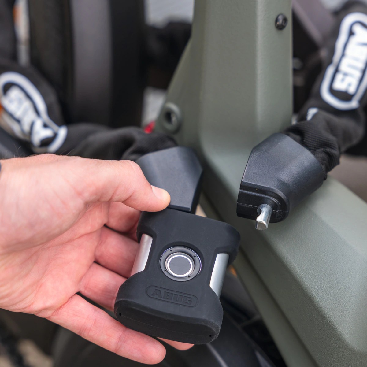 ABUS Yardo 7807F Kettenschloss mit Fingerabdrucksensor 110 cm – Bild 3