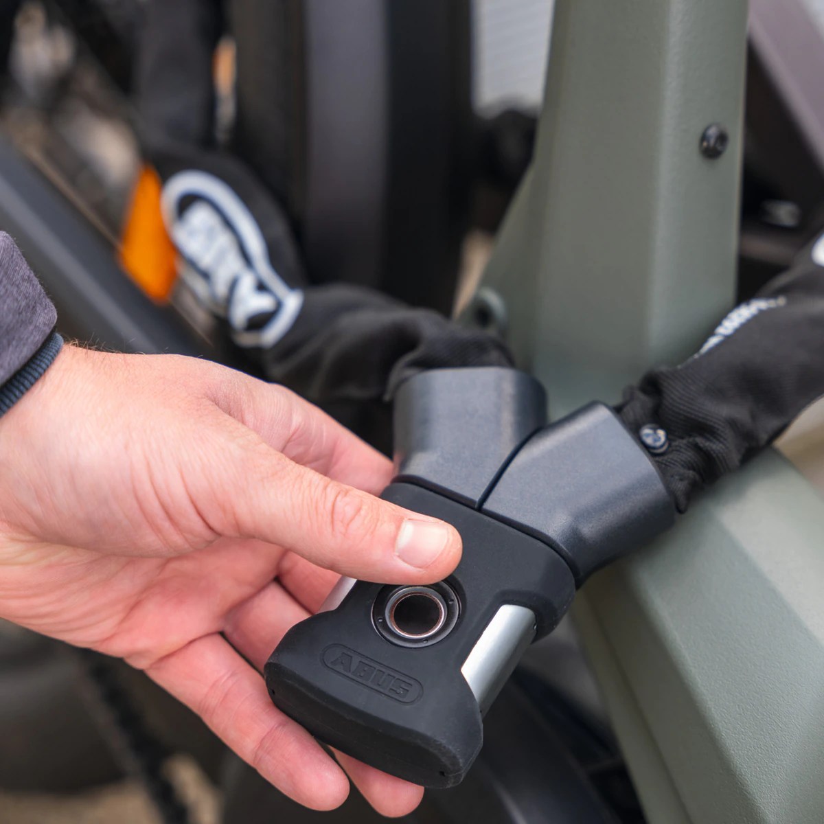 ABUS Yardo 7807F Kettenschloss mit Fingerabdrucksensor 110 cm – Bild 2