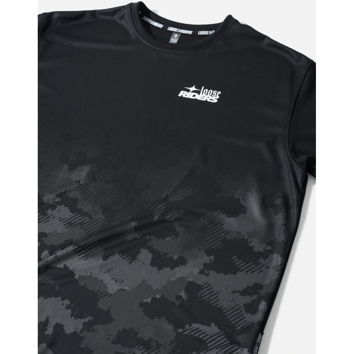 Loose Riders ESSENTIALS DIPPED STEALTH Kurzarm MTB Bikeshirt – Bild 4