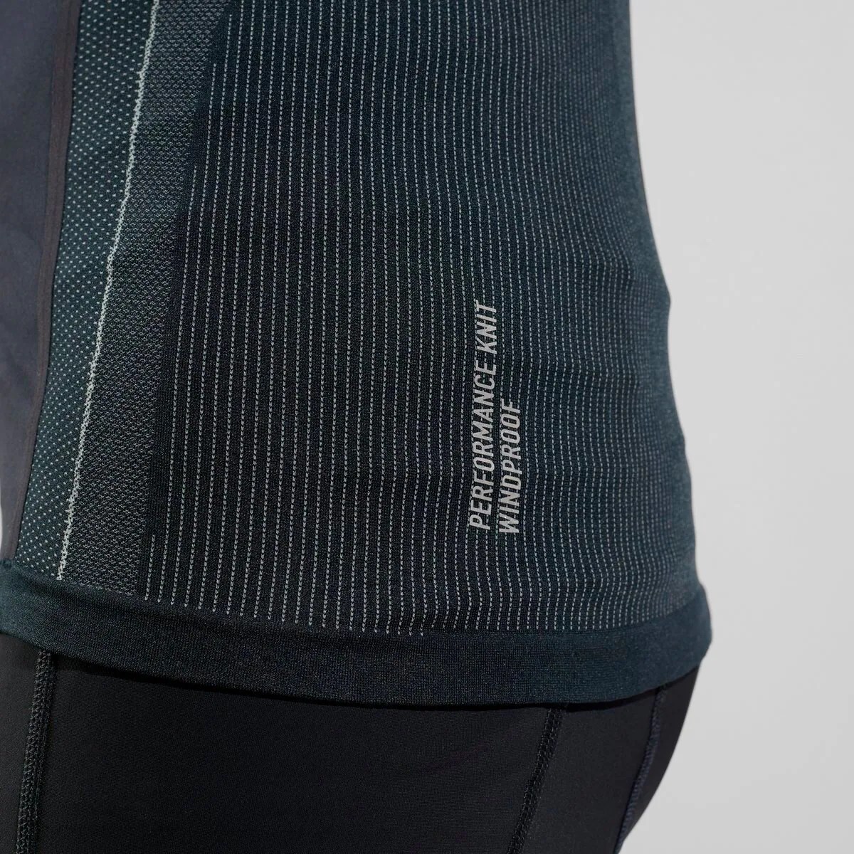 odlo ZEROWEIGHT PK WINDPROOF WARM BL TOP Crew Neck L/S Langarm Unterhemd – Bild 4