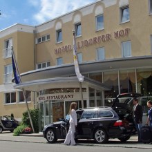 Schlemmen, Schlummern, Schampus schlürfen… Schlemmen, Schlummern, Schampus schlürfen…