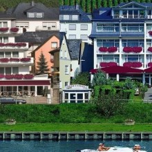 KURZE AUSZEIT an der Mosel KURZE AUSZEIT an der Mosel