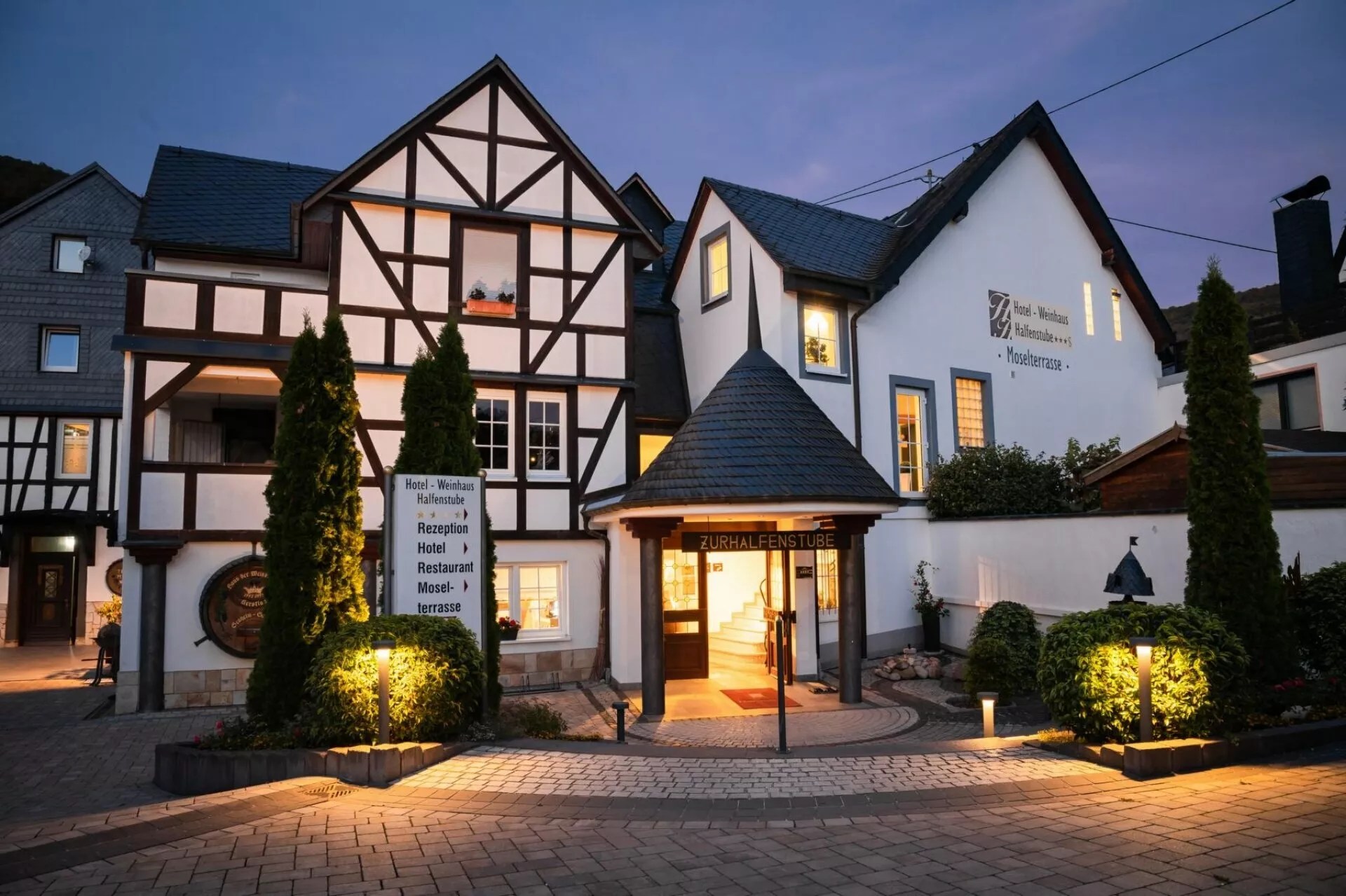 Romantische Kuscheltage an der Mosel inkl. Halbpension und Sekt Romantische Kuscheltage an der Mosel inkl. Halbpension und Sekt