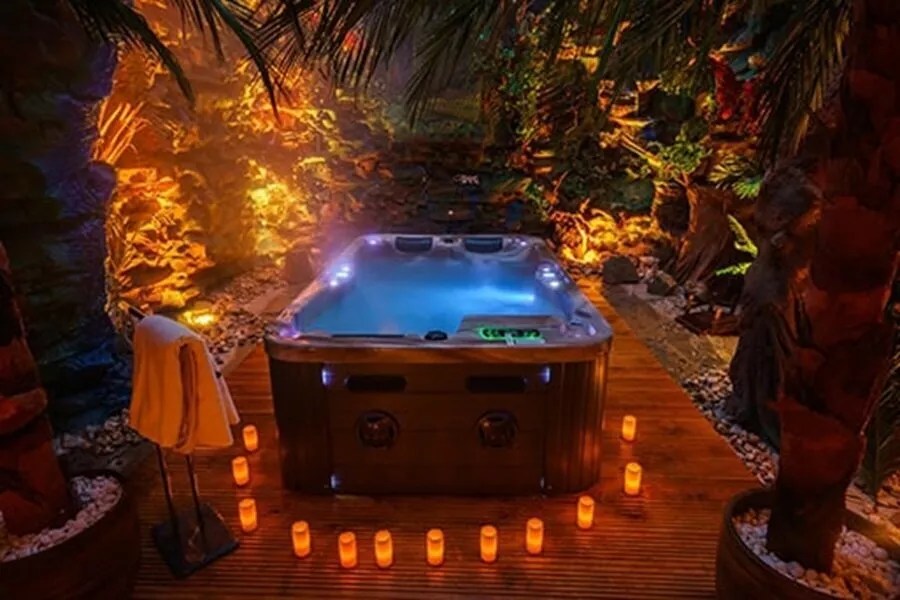 Wellness-Romantik-Erotik Whirlpool: Afrika-Dschungel-Premium Suite – Bild 2