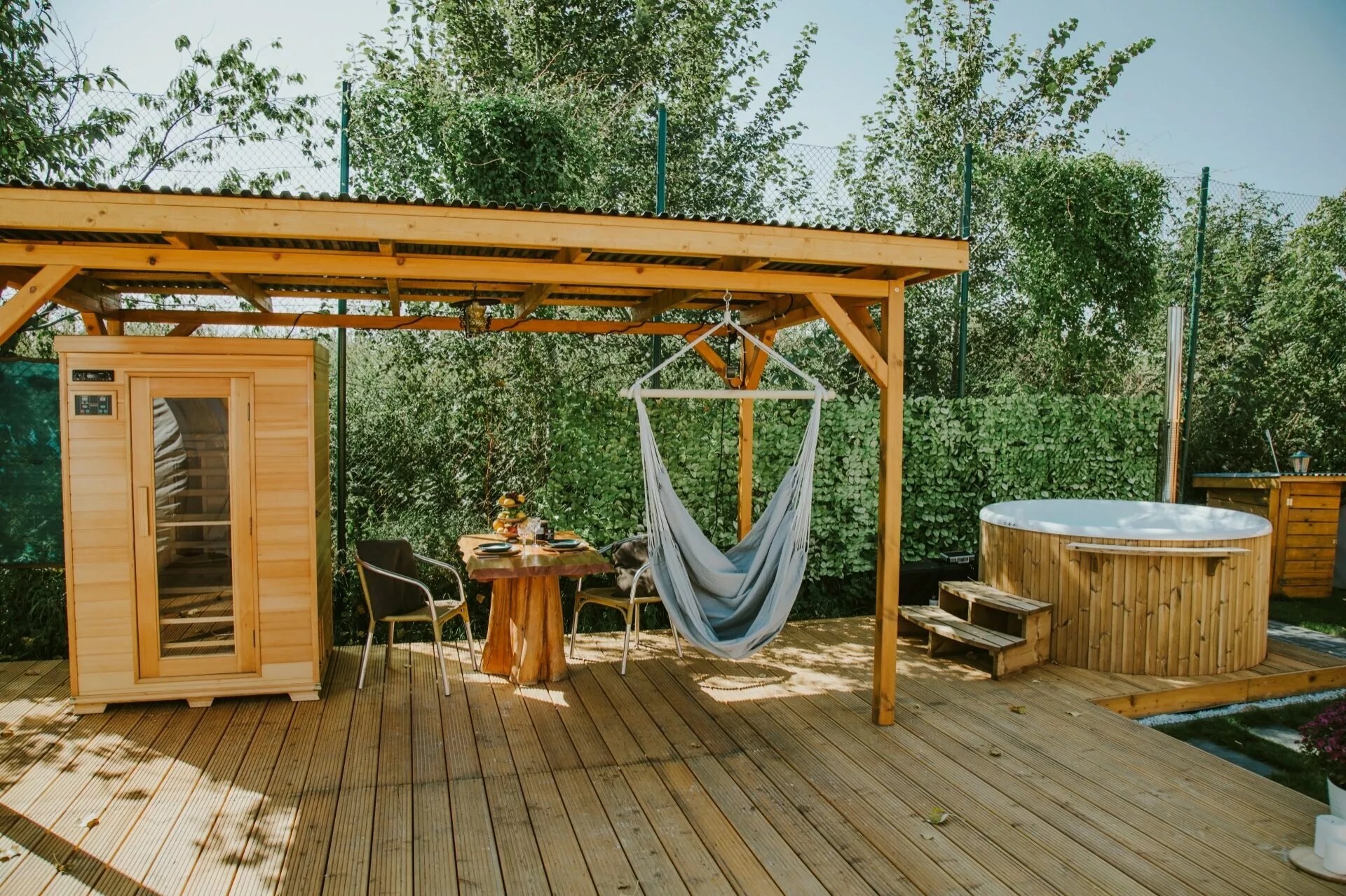 Eine Bubble für Verliebte - mit Hot-Tub und Sauna unterm Sternenzelt Eine Bubble für Verliebte - mit Hot-Tub und Sauna unterm Sternenzelt