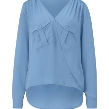 Crepebluse in Wickel-Optik, himmelblau Crepebluse in Wickel-Optik, himmelblau