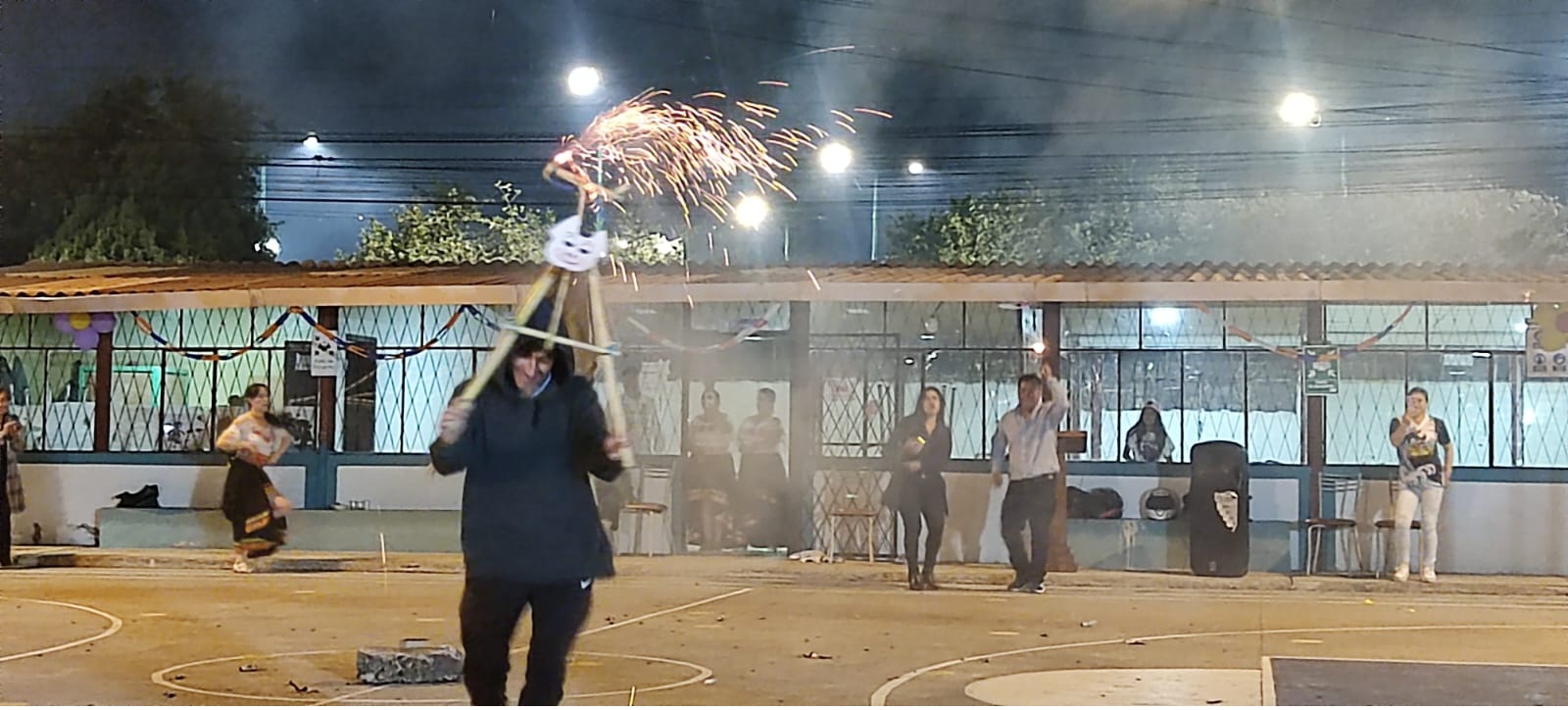 Tradición de la Vaca Loca y la chamiza Tradición de la Vaca Loca y la chamiza