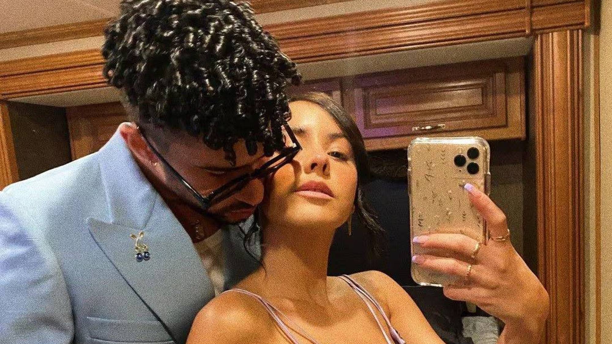 Bad Bunny y Gabriela Berlingeri cenan juntos en Buenos Aires Bad Bunny y Gabriela Berlingeri cenan juntos en Buenos Aires