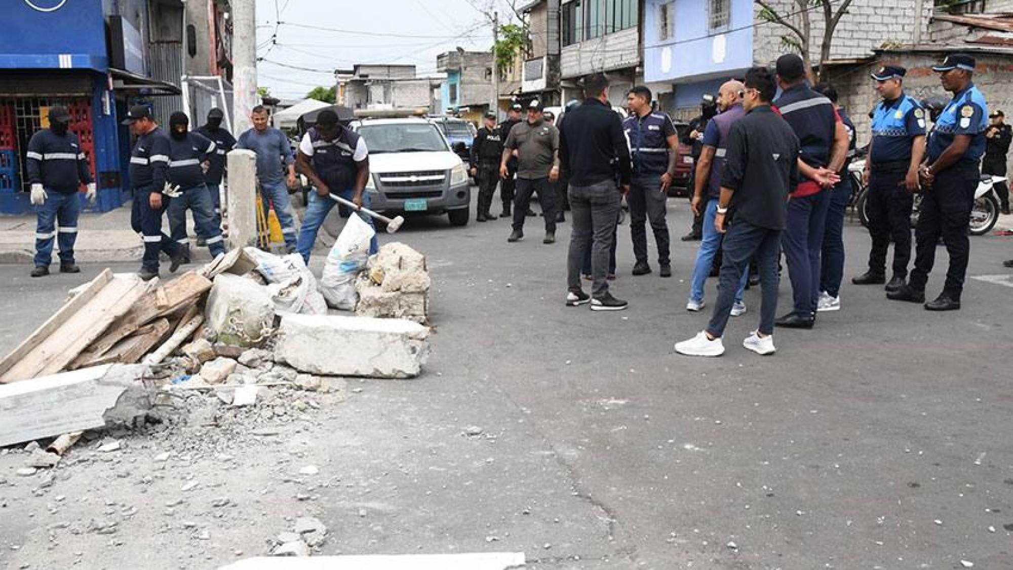 Operativo en Guayaquil libera vías ocupadas ilegalmente Operativo en Guayaquil libera vías ocupadas ilegalmente