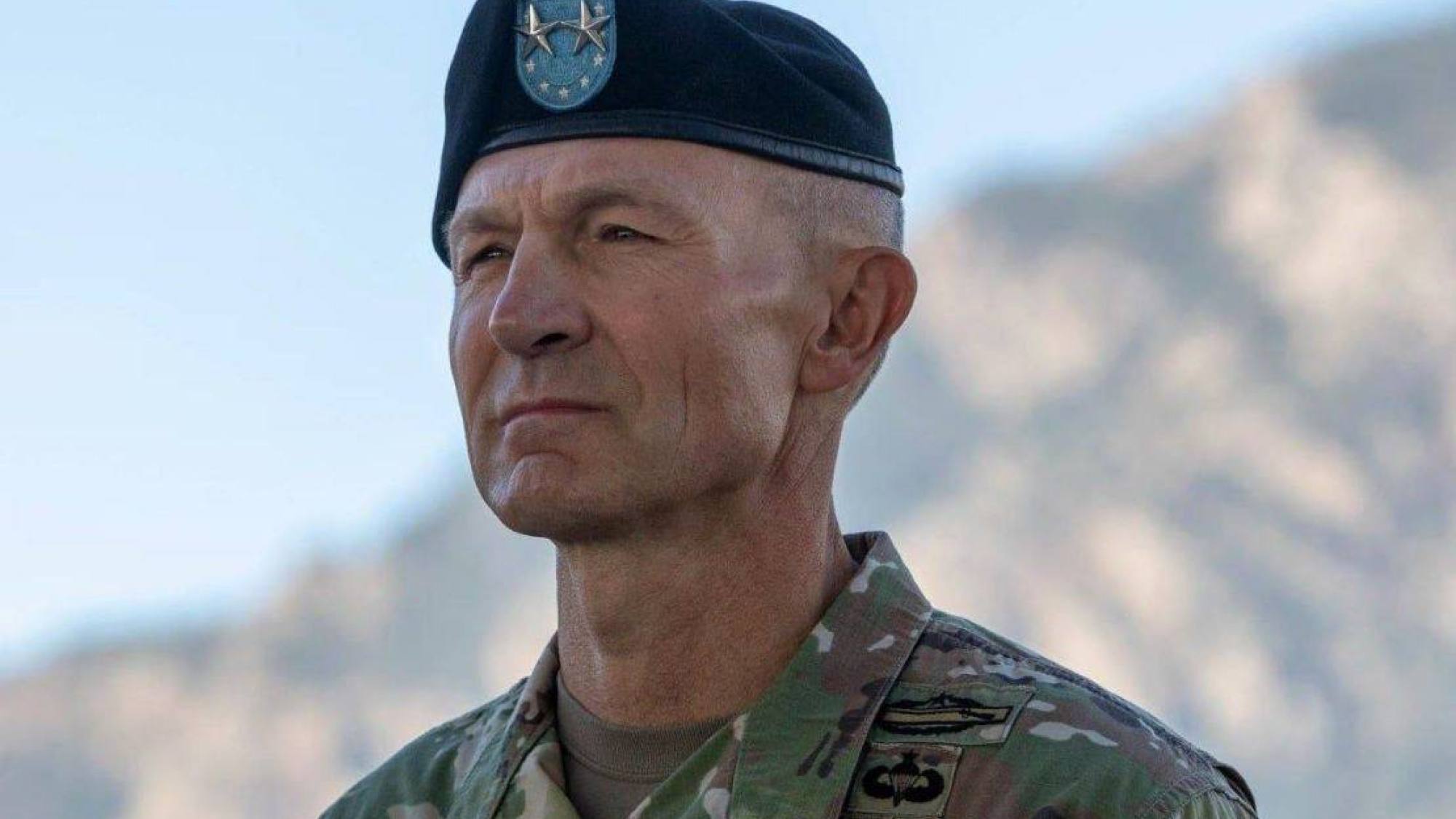 Pentágono anuncia retiro inmediato del jefe del Ejército Pentágono anuncia retiro inmediato del jefe del Ejército