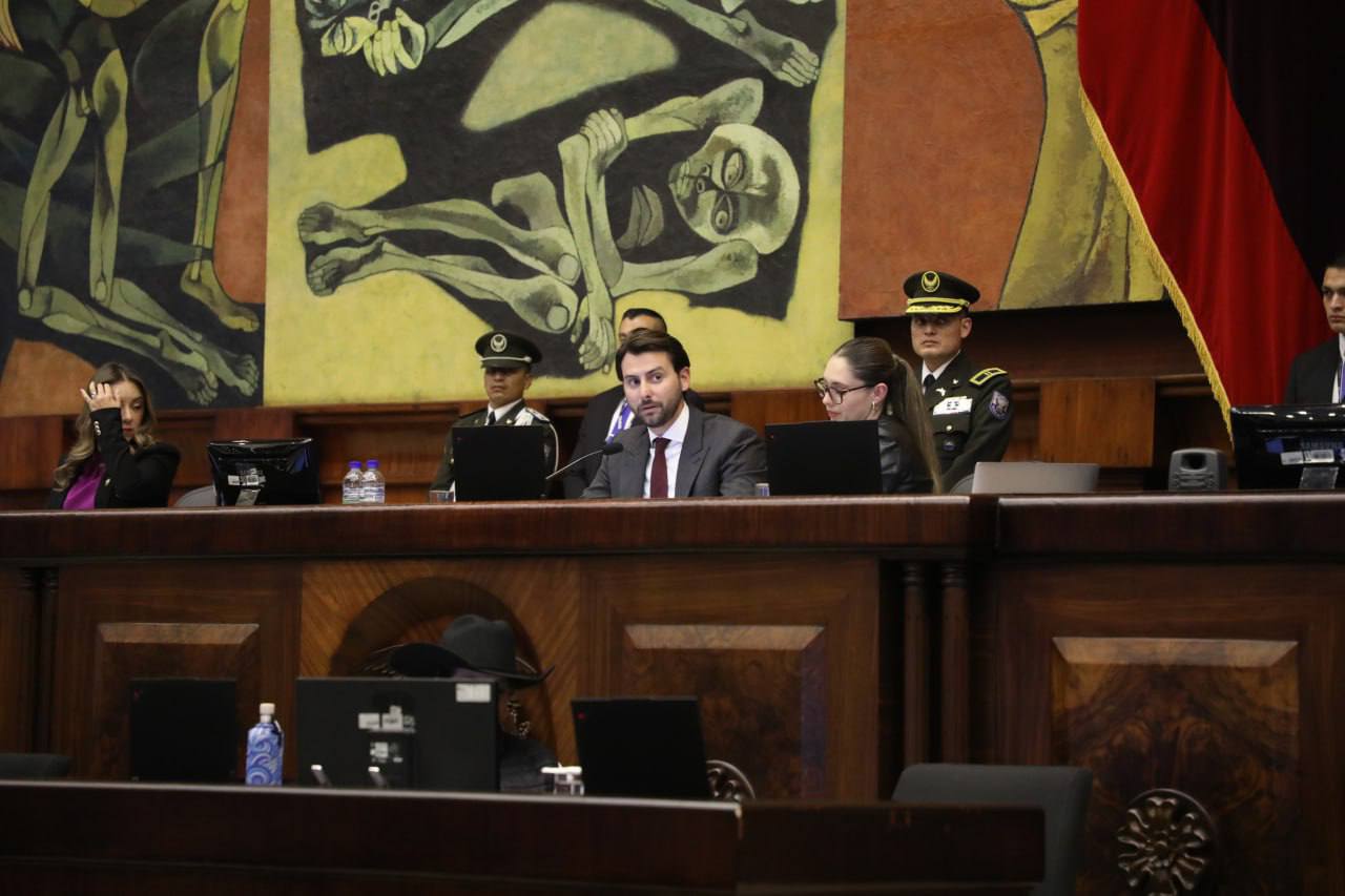 Niels Olsen obtiene respaldo judicial en acción de protección presentada por la Revolución Ciudadana y RETO Niels Olsen obtiene respaldo judicial en acción de protección presentada por la Revolución Ciudadana y RETO