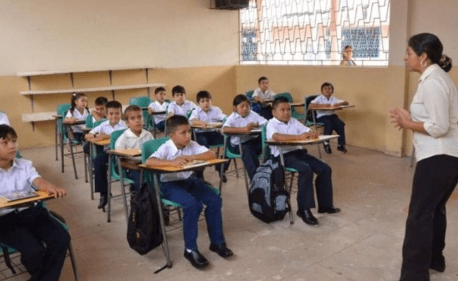 Clases presenciales se reanudan en la Costa y Galápagos Clases presenciales se reanudan en la Costa y Galápagos