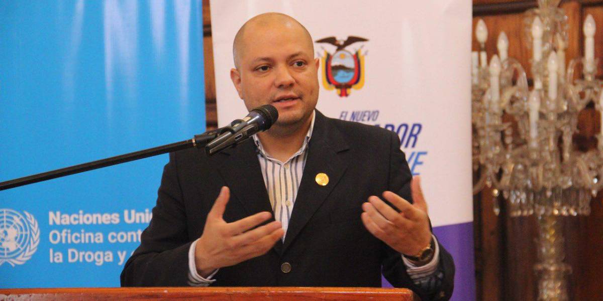 Ministro de Salud denuncia a gerentes de hospitales por corrupción y activa plan para evitar desabastecimiento Ministro de Salud denuncia a gerentes de hospitales por corrupción y activa plan para evitar desabastecimiento