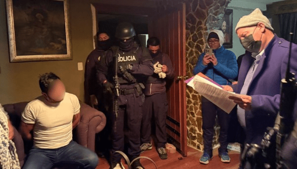 El alcalde de Pujilí ya habría usado antes el cambio de sexo para su beneficio El alcalde de Pujilí ya habría usado antes el cambio de sexo para su beneficio