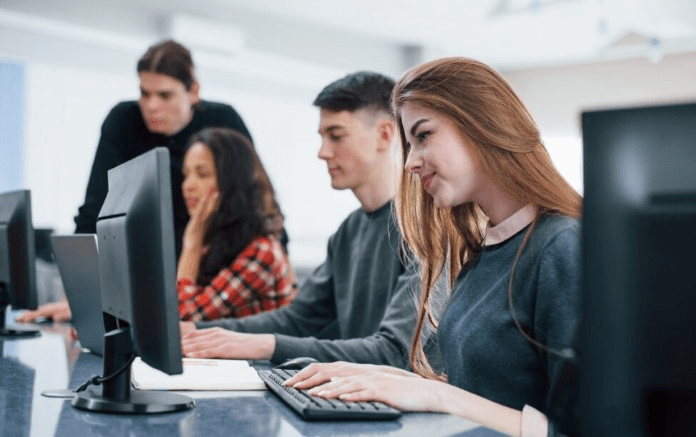 Gobierno anuncia la apertura de 10 000 becas de Inteligencia Artificial Gobierno anuncia la apertura de 10 000 becas de Inteligencia Artificial
