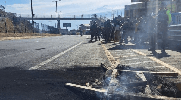 Vías de Imbabura y Pichincha cerradas por el paro nacional Vías de Imbabura y Pichincha cerradas por el paro nacional