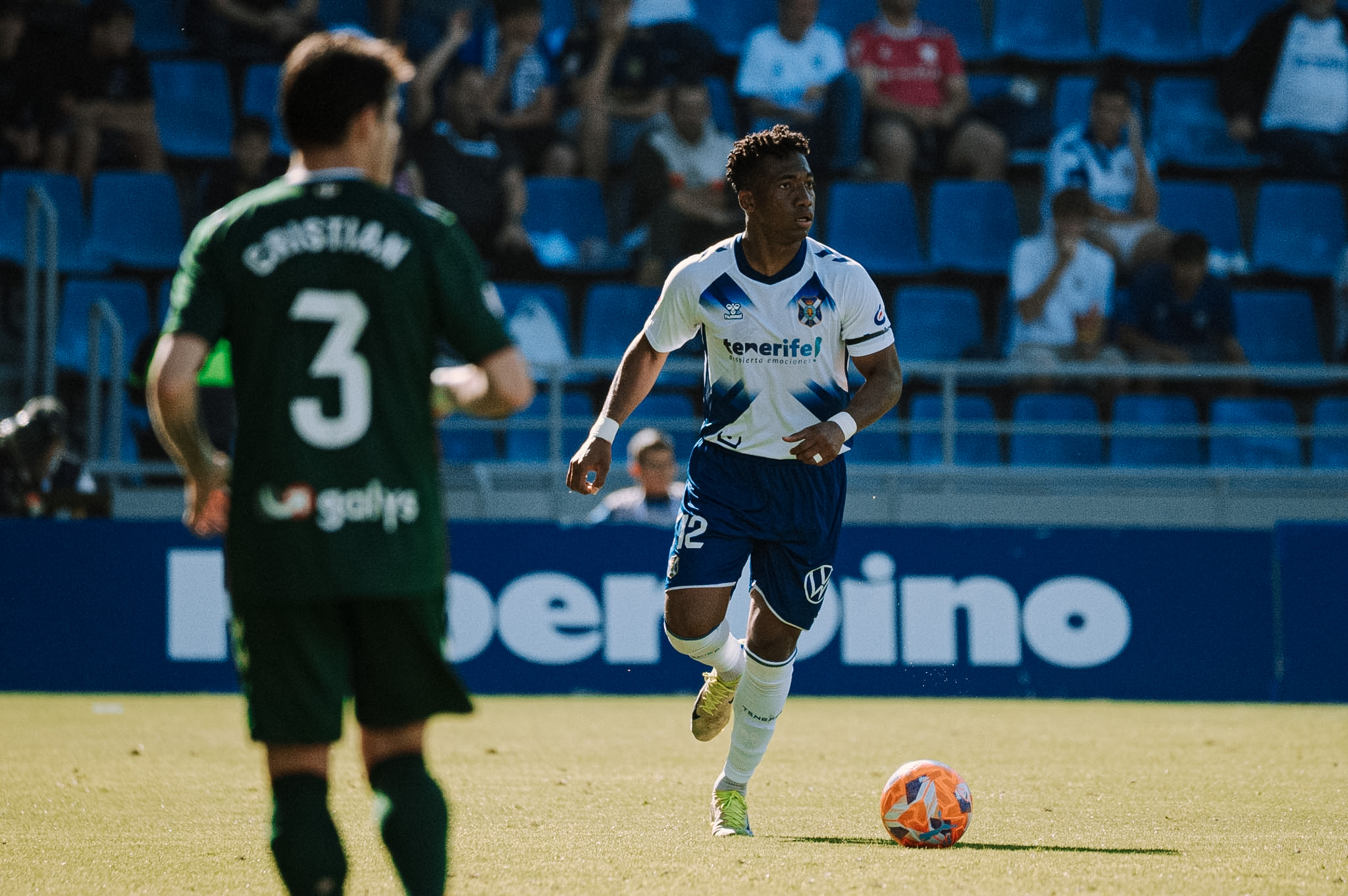 Anthony Landázuri renueva con el CD Tenerife Anthony Landázuri renueva con el CD Tenerife