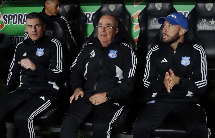 Jorge Célico asegura que Emelec le debe tres meses de sueldo Jorge Célico asegura que Emelec le debe tres meses de sueldo