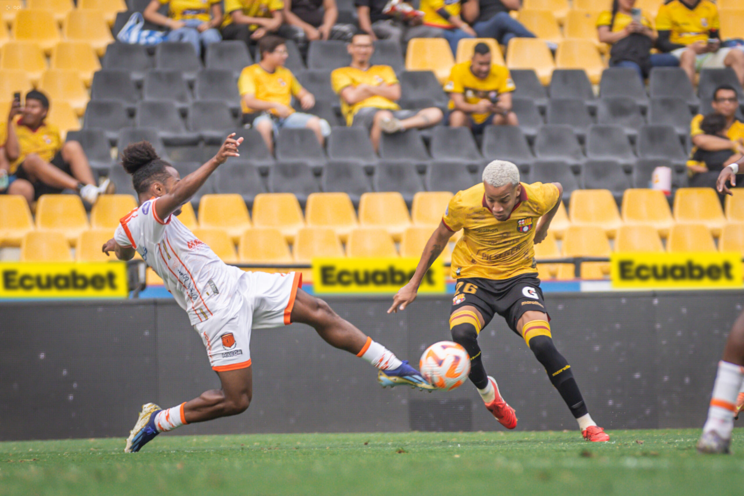 Barcelona SC empata 3-3 con Libertad en el debut de su técnico, Ismael Rescalvo Barcelona SC empata 3-3 con Libertad en el debut de su técnico, Ismael Rescalvo