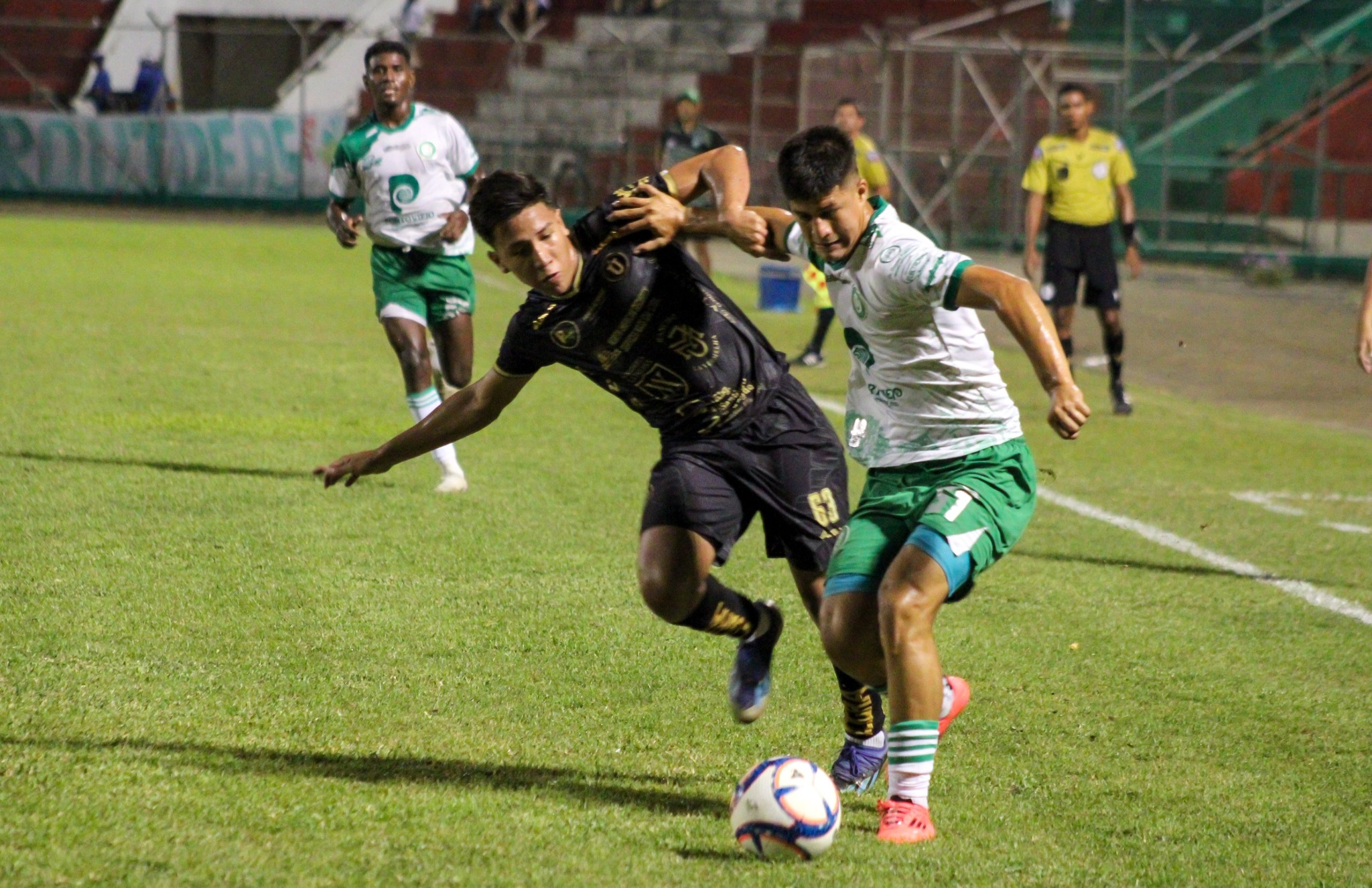 Liga de Portoviejo y LDU El Carmen se disputan el liderato Liga de Portoviejo y LDU El Carmen se disputan el liderato