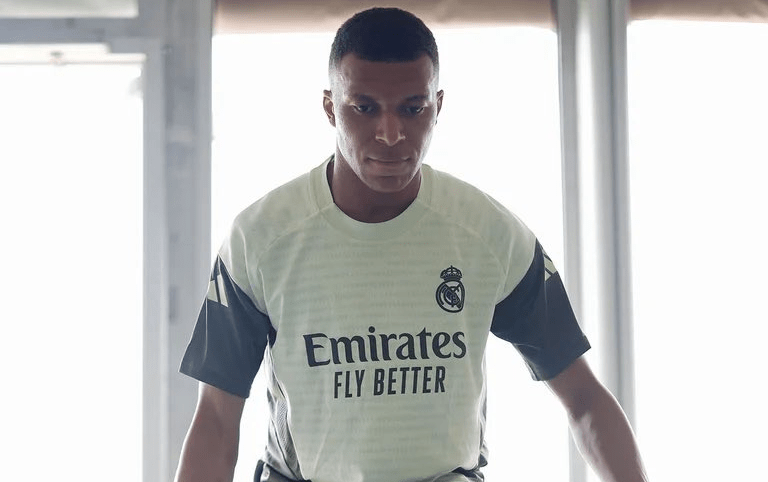 Kylian Mbappé regresa a los entrenamientos con el grupo tras una semana ausente por una gastroenteritis Kylian Mbappé regresa a los entrenamientos con el grupo tras una semana ausente por una gastroenteritis