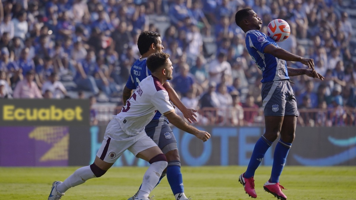 Emelec vence 2-0 a Vino tinto en la fecha 19 de la LigaPro, el segundo gol llegó a los pocos segundos de finalizar el encuentro Emelec vence 2-0 a Vino tinto en la fecha 19 de la LigaPro, el segundo gol llegó a los pocos segundos de finalizar el encuentro