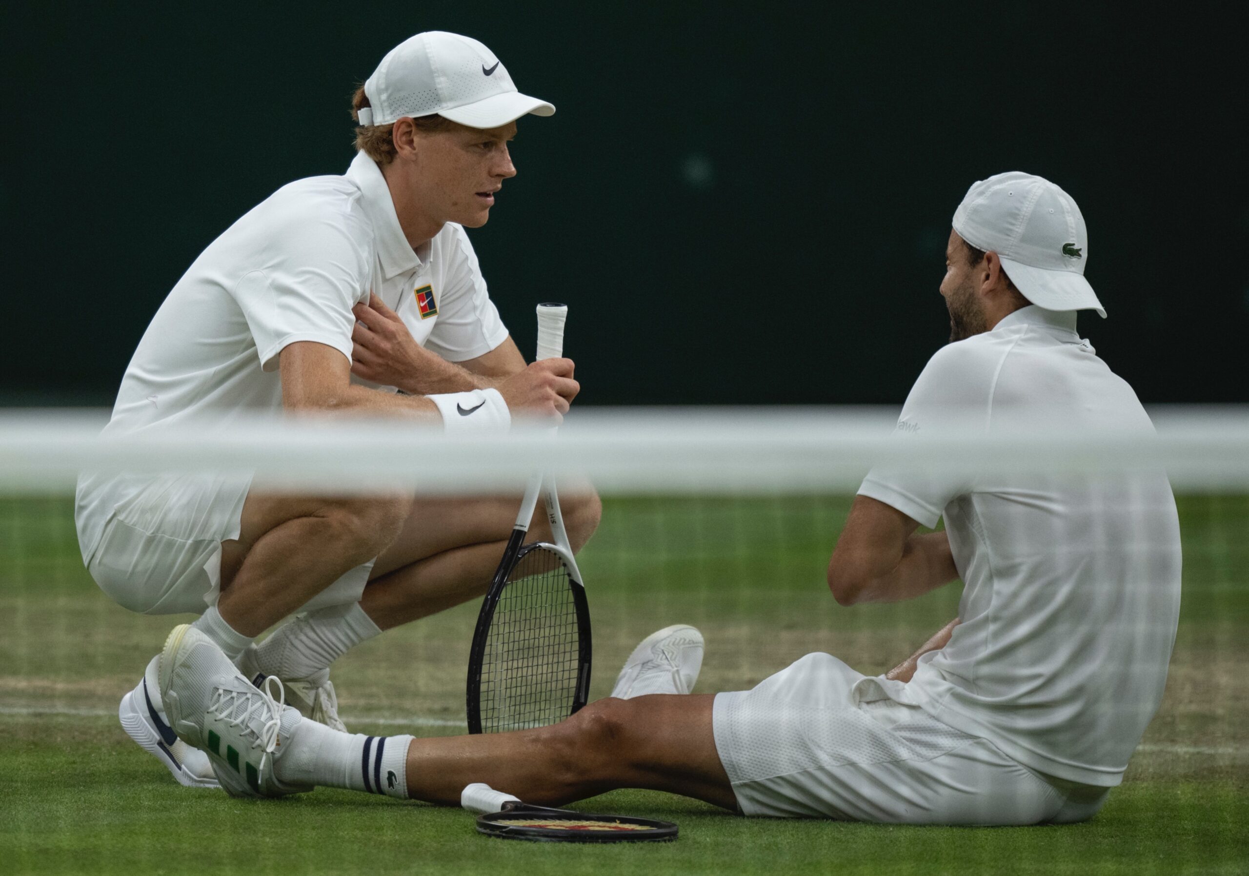 Sinner pasa en Wimbledon tras lesión de Dimitrov Sinner pasa en Wimbledon tras lesión de Dimitrov
