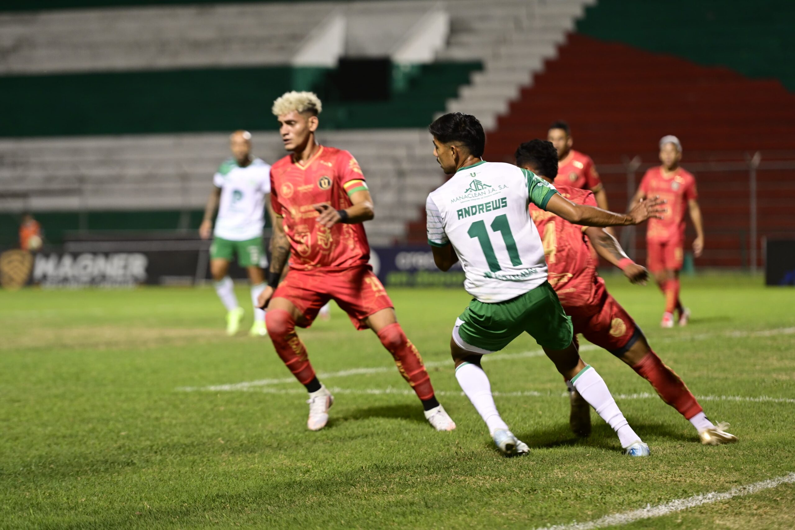 Liga de Portoviejo cae y El Carmen toma el liderato en el Grupo A Liga de Portoviejo cae y El Carmen toma el liderato en el Grupo A