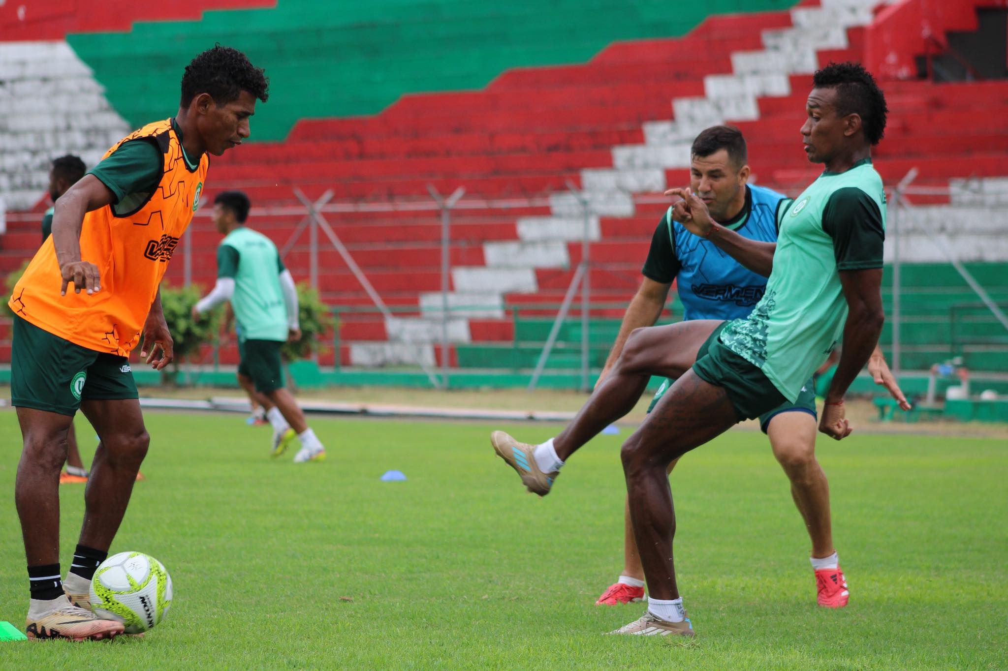 Liga de Portoviejo enfrenta a New Porto esta tarde Liga de Portoviejo enfrenta a New Porto esta tarde